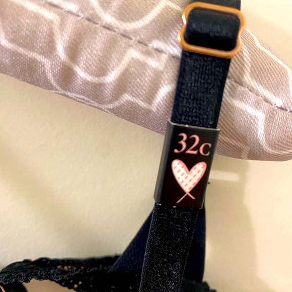 Victoria’s Secret Very Sexy Unlined Plunge Bra - Picture 5 of 5